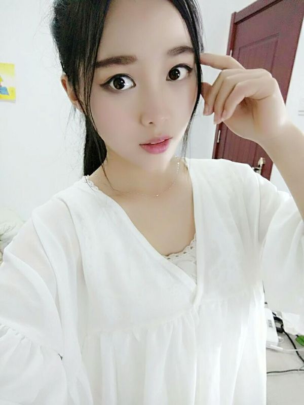 Cat👗的主播海报