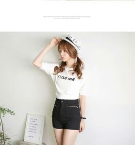 韩版幺妹儿女装的主播照片