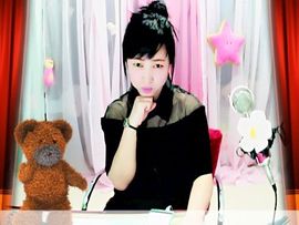 依雯b主播照片