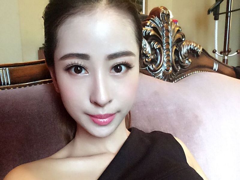 车模~慕斯求疼爱的主播海报