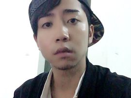 扯着嗓子唱着歌主播照片