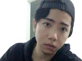 扯着嗓子唱着歌主播照片
