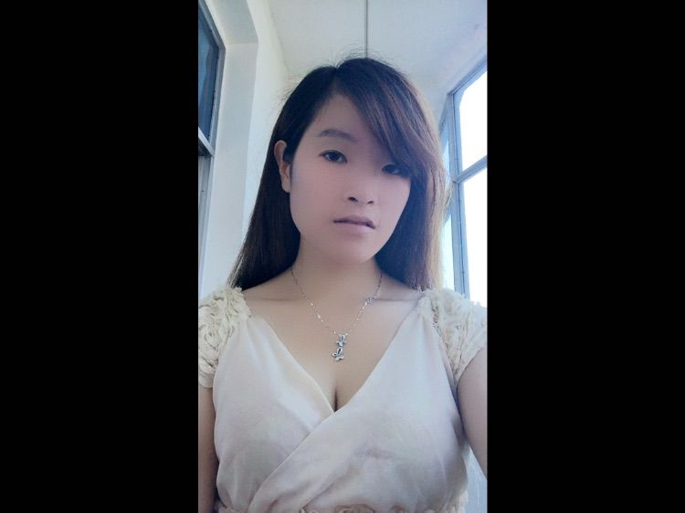 艾艾爱吃香蕉的主播照片