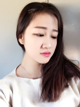 牙不齐小姐hh主播照片