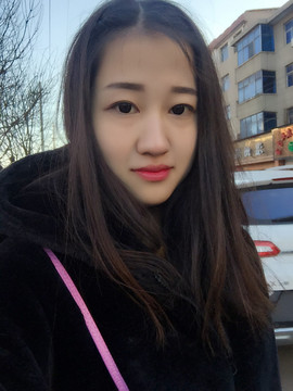 牙不齐小姐hh主播照片
