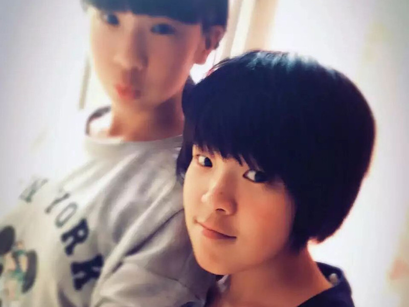长得淑女的男孩纸的主播海报