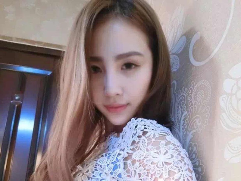 八百逗比奔北坡*的主播海报