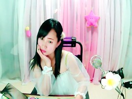 依雯b主播照片