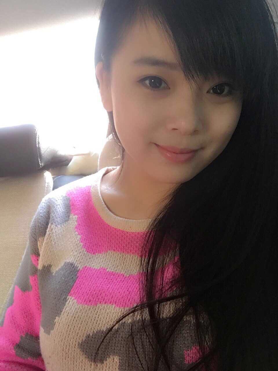 七七，新人求关注的主播照片
