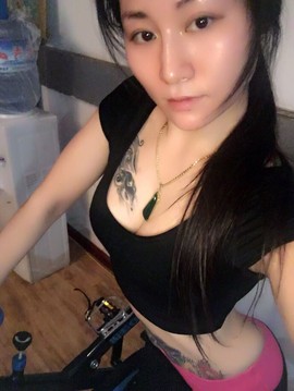 亲切家族主播照片