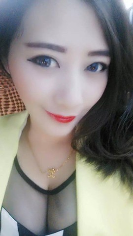 亲切家族主播照片