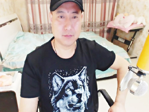 ㄗs：狼哥︶ㄣ海报