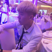 李小九。