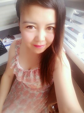 素颜～倾城主播照片