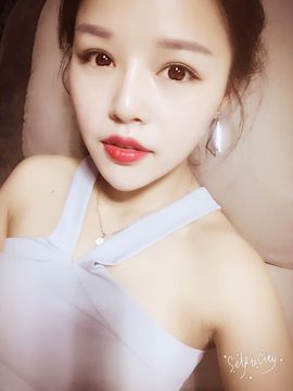 ╭╯李佳主播照片