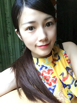 大聆听温主播照片