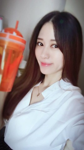 大聆听温主播照片