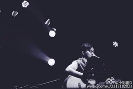HS小驴先生弹吉他主播照片