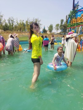 谢小娜、主播照片