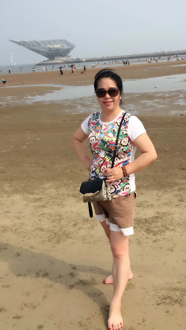 魅力女人唱民歌的图片