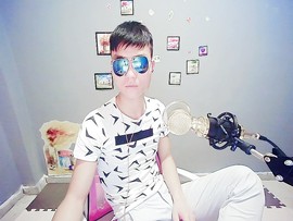 玲儿小辉给大伙拜年主播照片