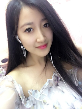 风中的风铃主播照片
