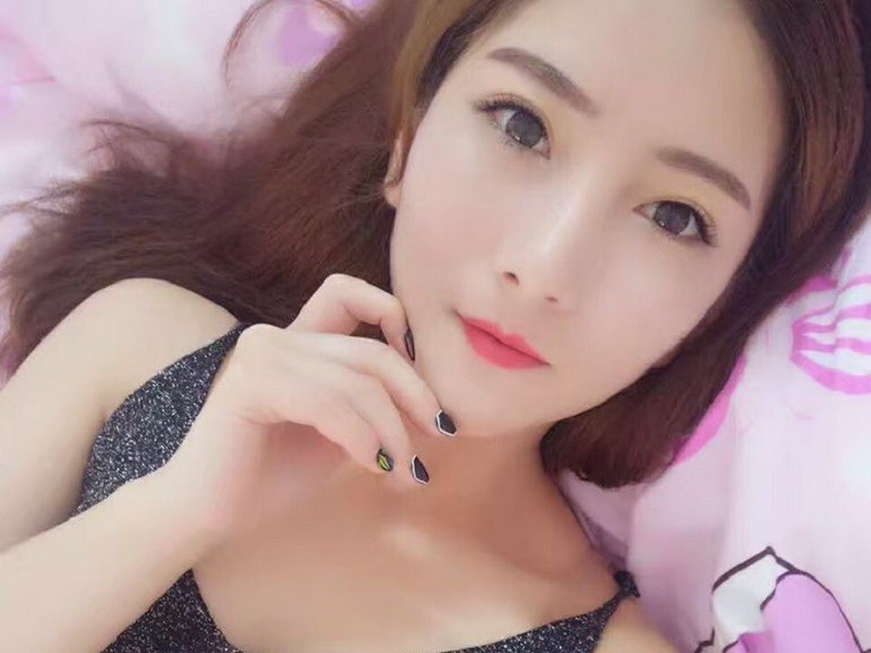 团团圆圆圆圆的主播海报