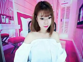 吃榴莲的小可爱主播照片