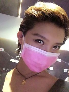 栗栗摔趴不舒服主播照片