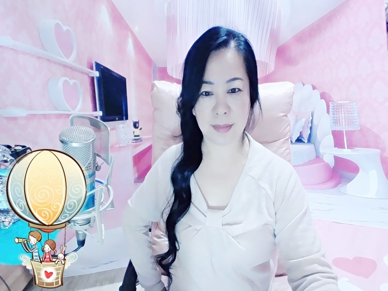 魅力女人唱民歌的图片