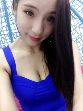 可乐不哭站起来LU主播照片