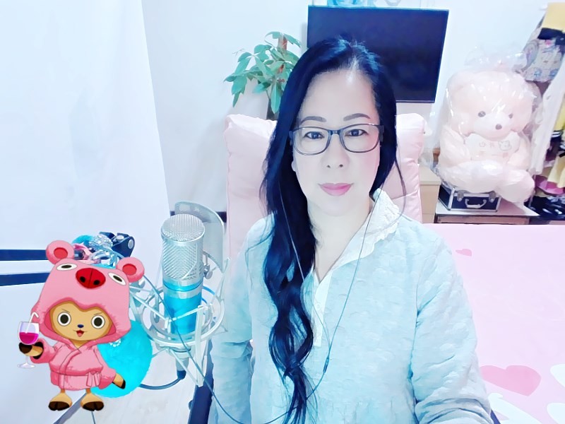 魅力女人唱民歌的图片