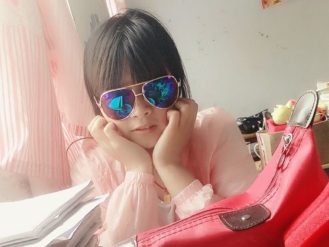 璐璐呀么么哒海报