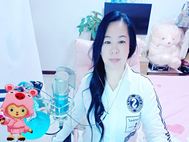 魅力女人唱民歌的图片