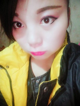 大浓妆掩饰小悲伤AI主播照片