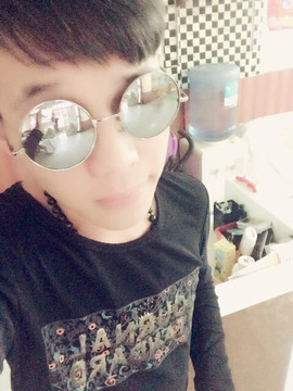 lMc梦洋主播照片