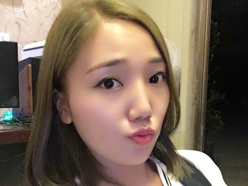 嘻嘻嘻哈哈呜呜嘻嘻的主播海报
