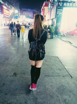 ╭妮丶冷乐观主播照片