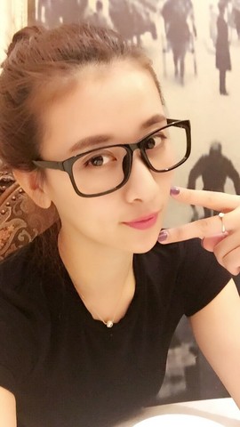 HV丿薇小爷主播照片