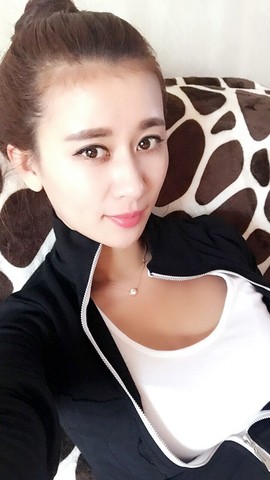 HV丿薇小爷主播照片