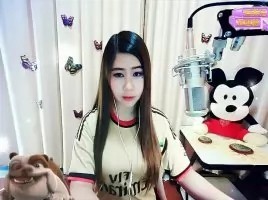 爱吃鸡排的~萌宝~！主播照片