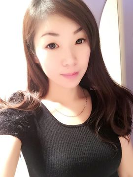 甄宓：蜜雪儿主播照片