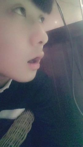 迷嗓虐言主播照片