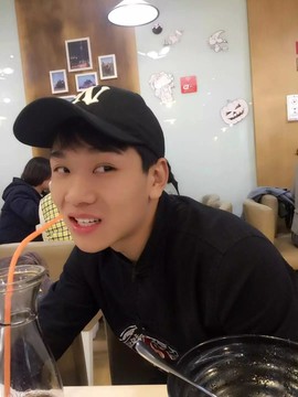 叫我龙龙就好主播照片