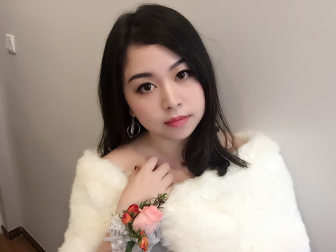 小勾勾*求关注海报