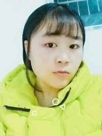 伍小纯主播照片