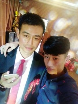 伟小傲主播照片