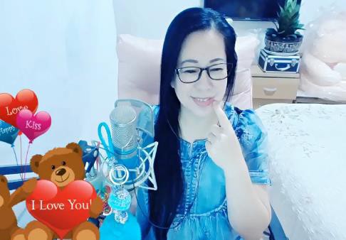 魅力女人唱民歌的图片