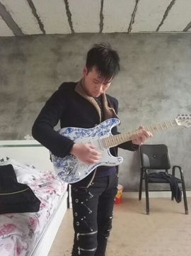 黄俊贤36s主播照片