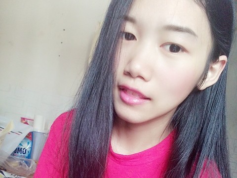 ☁啊哈**海报